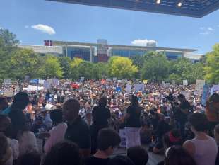 proteste fuori dalla convention della nra1