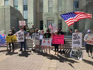 proteste fuori dalla convention della nra6