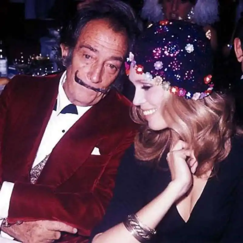 SALVADOR DALI AMANDA LEAR