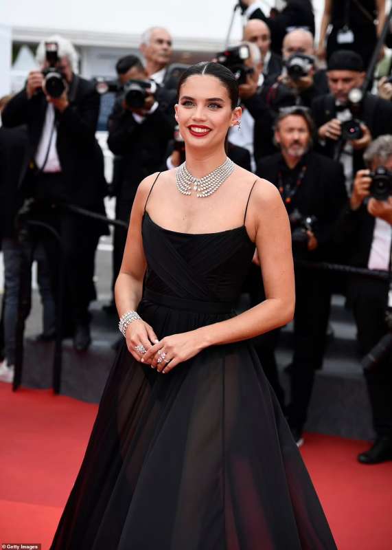 sara sampaio al festival di cannes 2