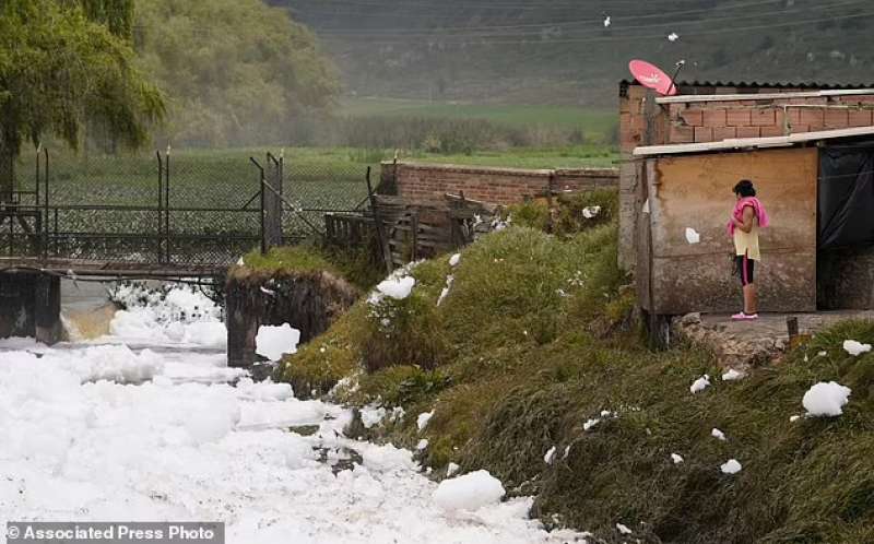 Schiuma tossica a Mosquera in Colombia 5