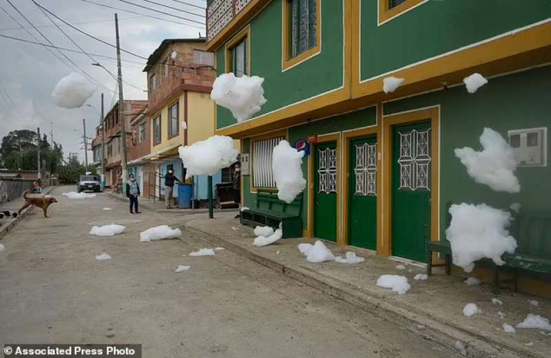 Schiuma tossica a Mosquera in Colombia 9