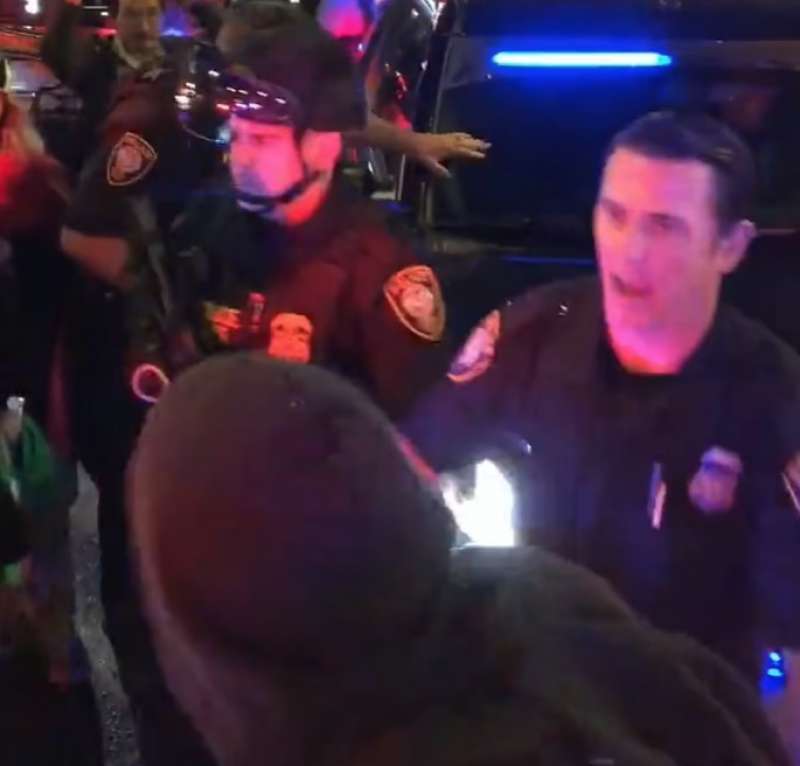 scontri tra polizia e manifestanti pro aborto a los angeles 2