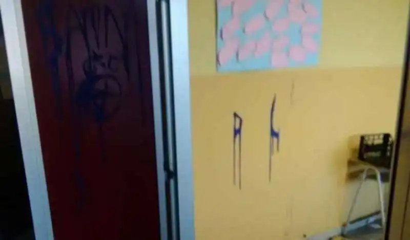 SCUOLA VANDALIZZATA A NOVARA 