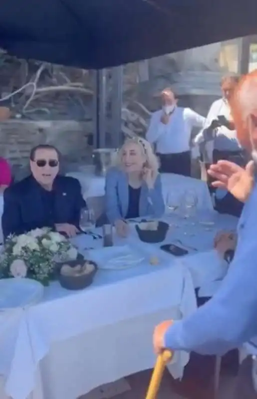 silvio berlusconi e marta fascina da cicciotto a marechiaro   3