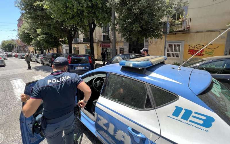 Sorelle sfregiate con acido a Napoli