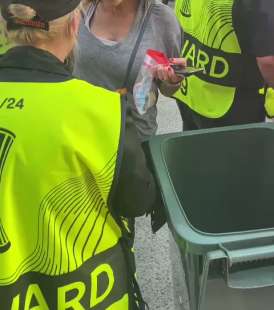 steward allo stadio di tirana palpeggia tifosa 1