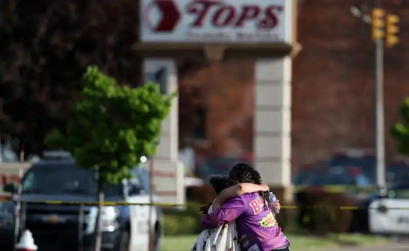 strage in un supermercato di buffalo 9