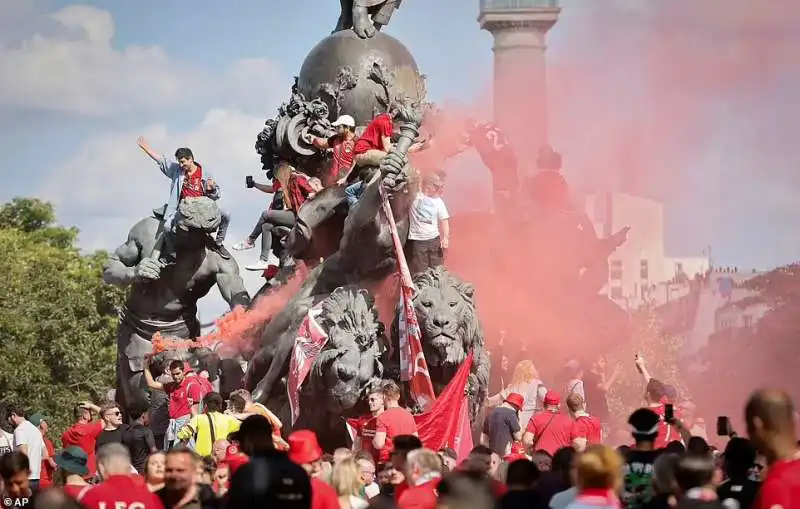 tifosi del liverpool a parigi 4