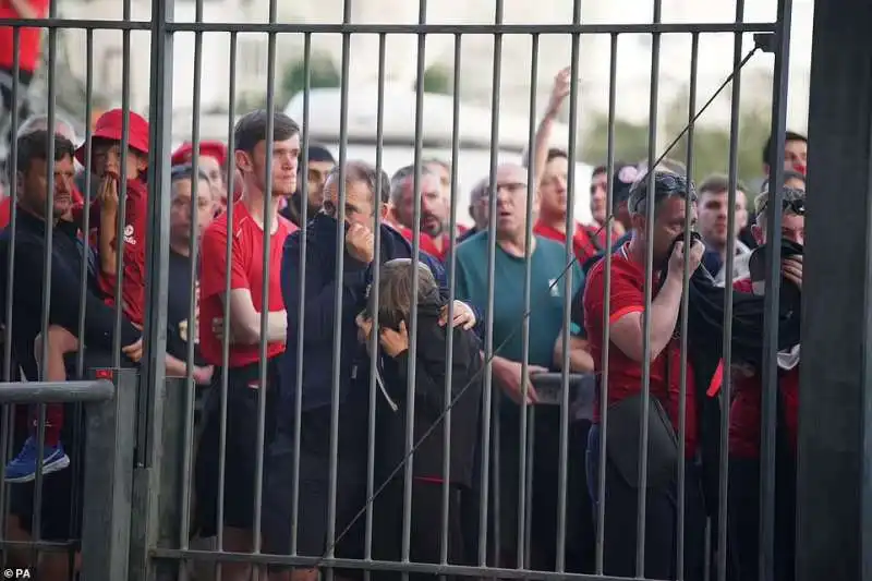 tifosi del liverpool allo stade de france 3