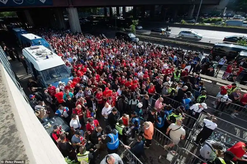 tifosi del liverpool allo stade de france 5