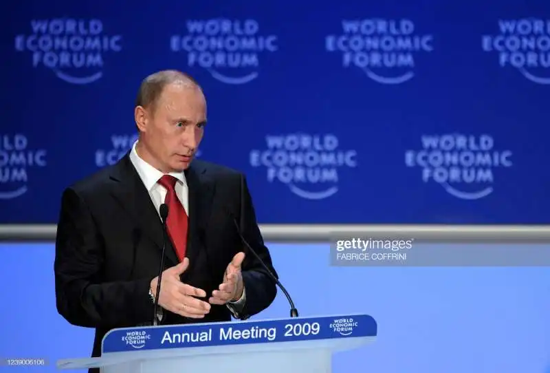 VLADIMIR PUTIN A DAVOS - 2009 