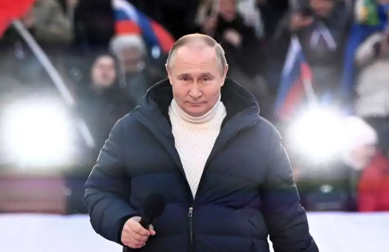 VLADIMIR PUTIN CON IL PIUMINO DI LORO PIANA