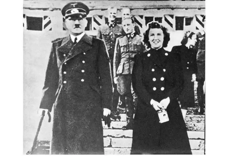 ADOLF HITLER EVA BRAUN 