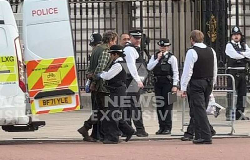 arrestato davanti a buckingham palace 1