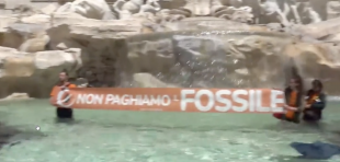 attivisti di ultima generazione a fontana di trevi 1