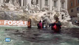 attivisti di ultima generazione a fontana di trevi