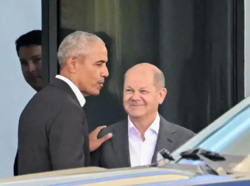 barack obama e scholz a berlino 