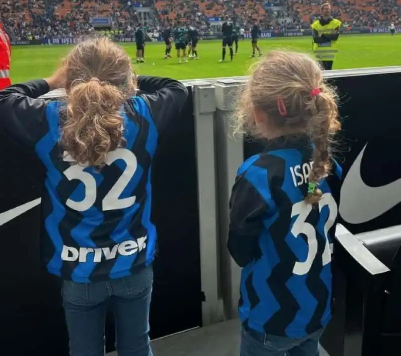 bobo vieri allo stadio con la figlia 