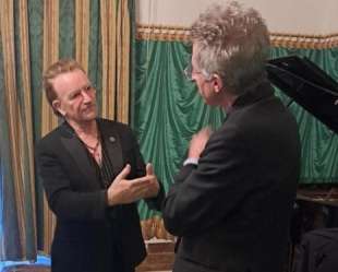 bono vox a napoli con il sindaco gaetano manfredi