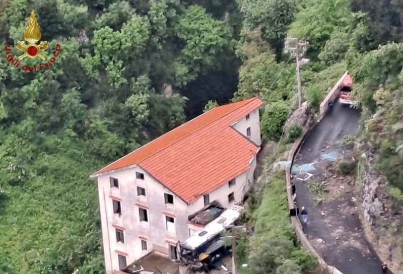 bus precipitato a ravello