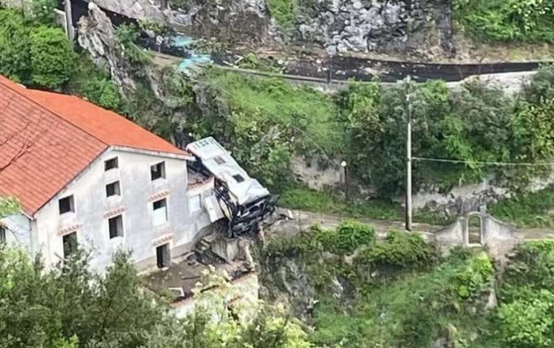 bus precipitato a ravello