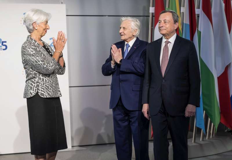 christine lagarde jean claude trichet mario draghi 25 anni di bce