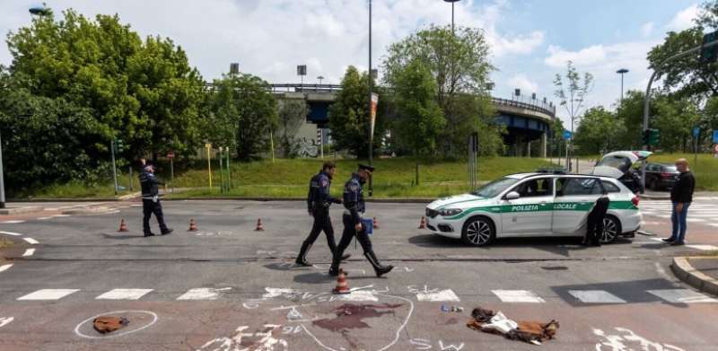 ciclista travolto e ucciso in via comasina a milano 11