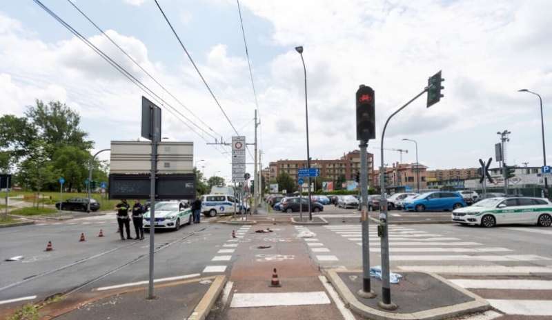 ciclista travolto e ucciso in via comasina a milano 8