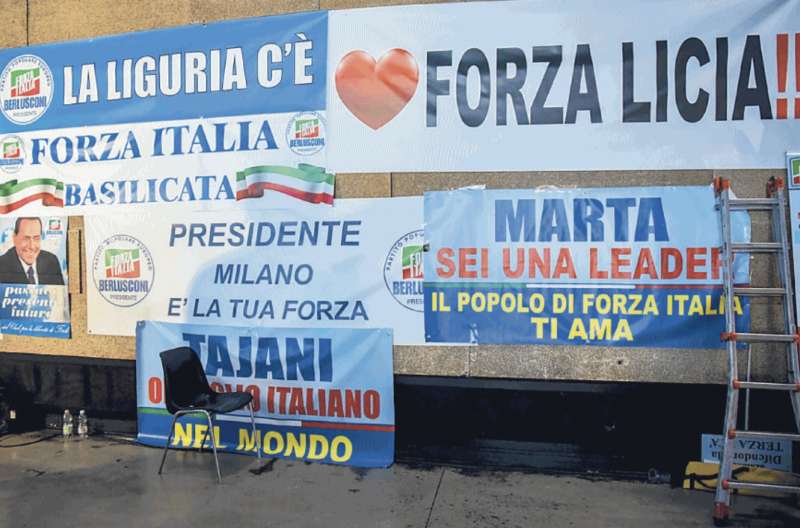 CONVENTION DI FORZA ITALIA - STRISCIONI