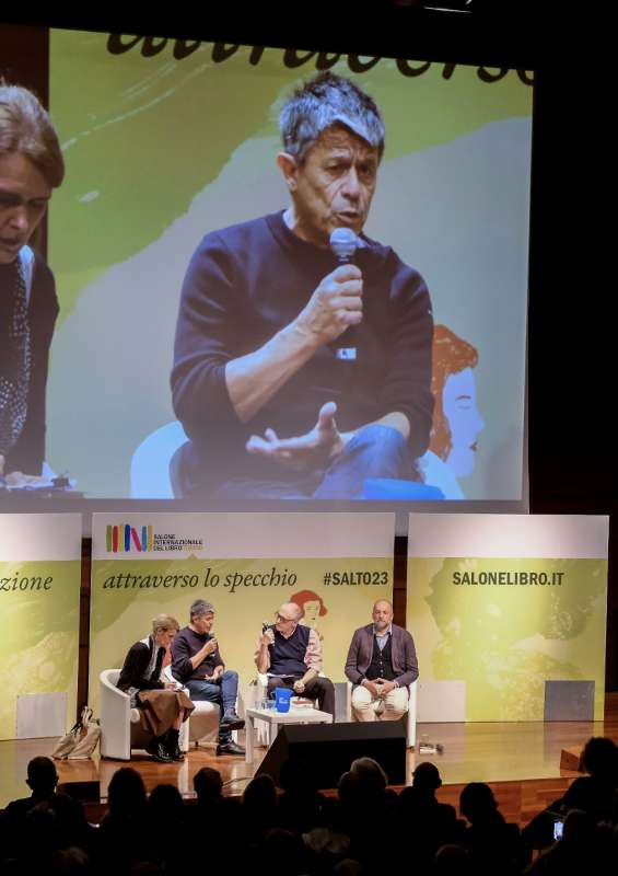 emmanuel carrere al salone del libro di torino 3