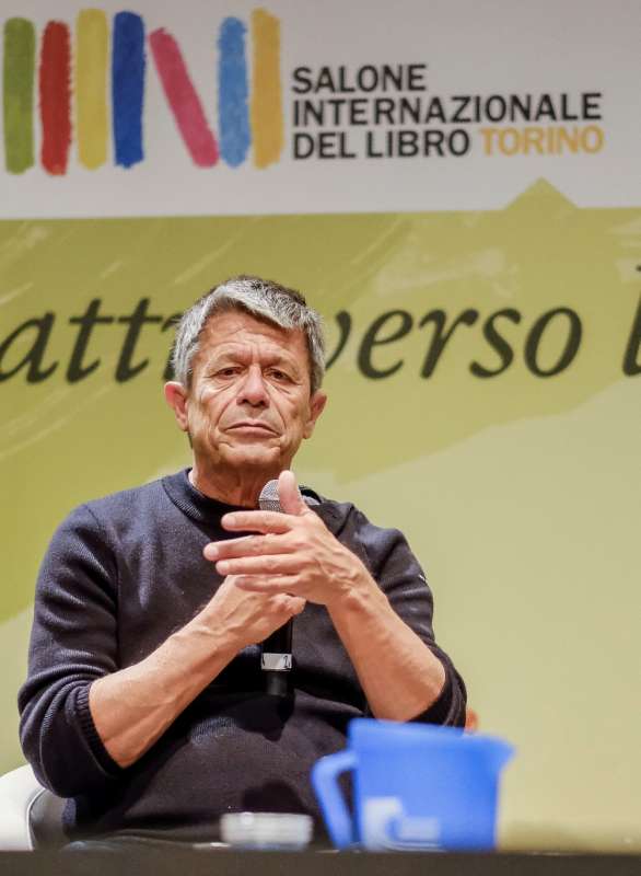 emmanuel carrere al salone del libro di torino 4