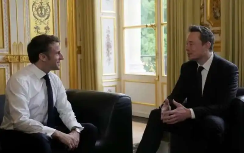 emmanuel macron elon musk a versailles