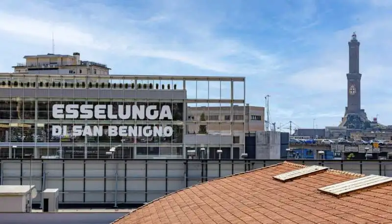 esselunga di san benigno   genova.  