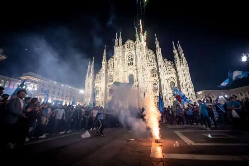 festa scudetto dei tifosi napoletani a milano 2