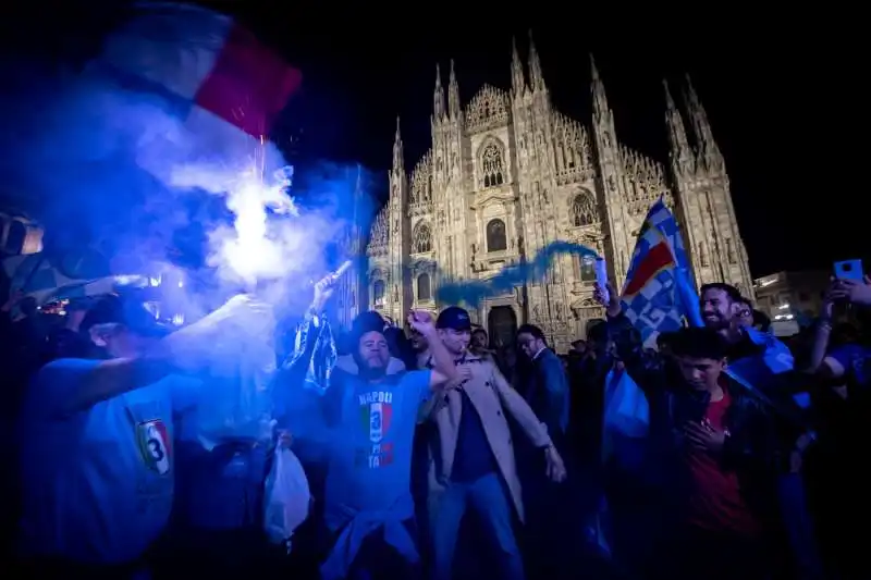 festa scudetto dei tifosi napoletani a milano 4