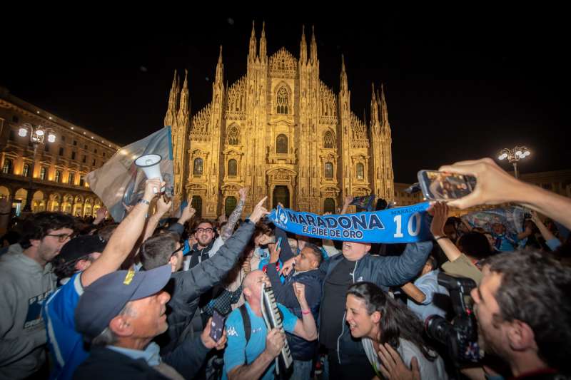 festa scudetto dei tifosi napoletani a milano 6