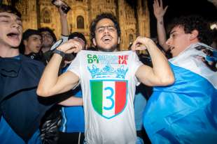 festa scudetto dei tifosi napoletani a milano 8