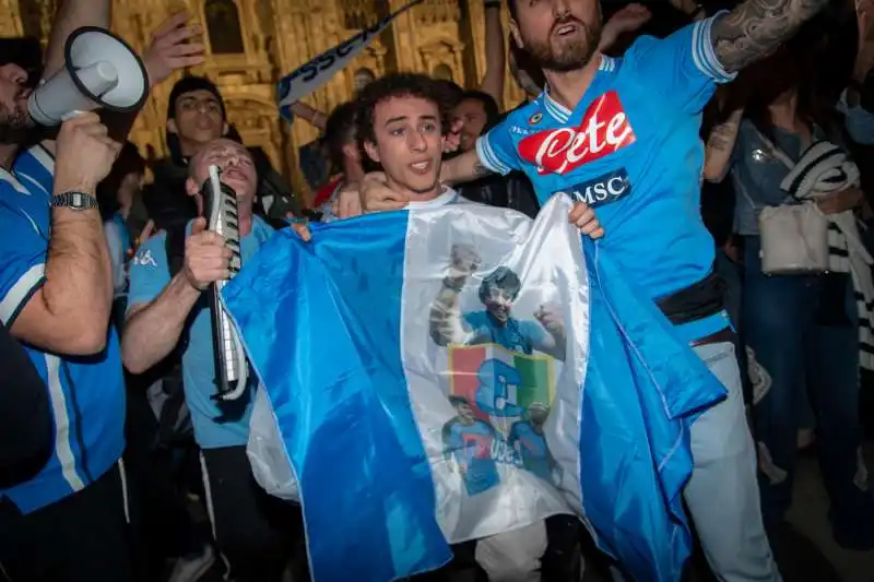 festa scudetto dei tifosi napoletani a milano 9