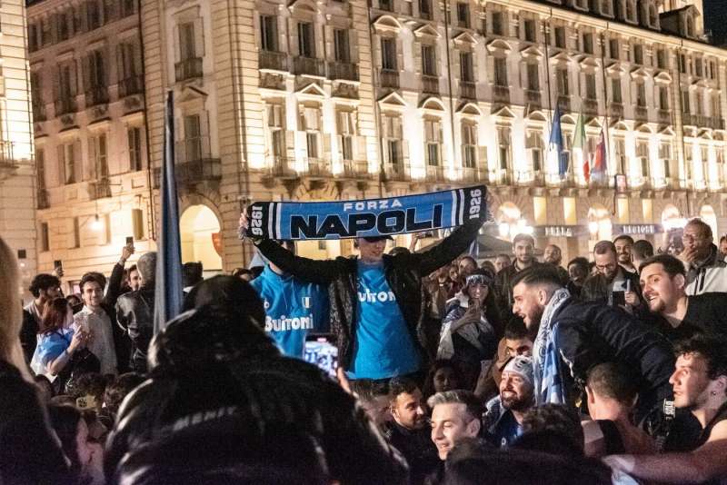 festa scudetto dei tifosi napoletani a torino 6