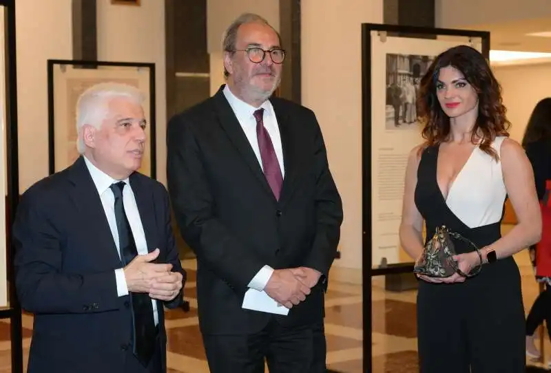 francesco giambrone e l ambasciatore jan kouhot con la moglie marie fajtova inaugurano la mostra di leos janacek  foto di bacco