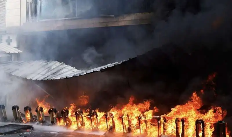 francia, scontri tra manifestanti e polizia   1 maggio 2023   13