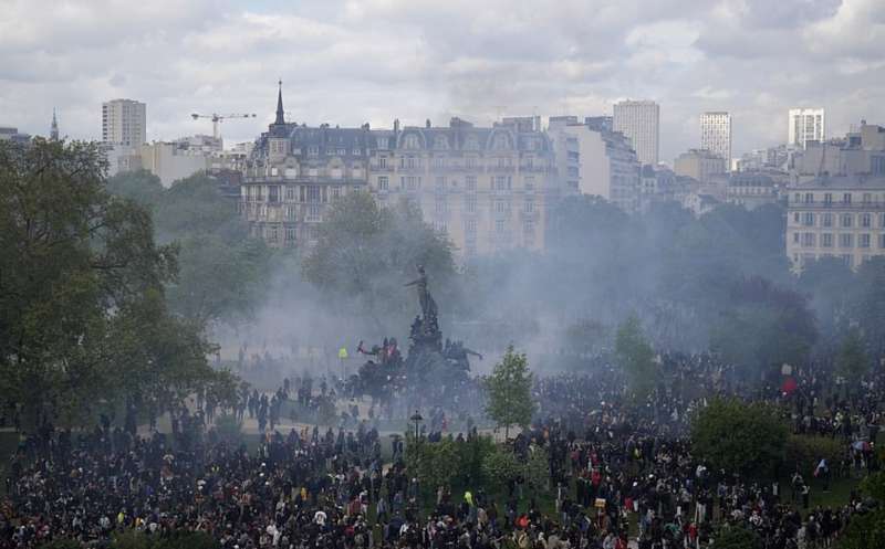 francia, scontri tra manifestanti e polizia 1 maggio 2023 3