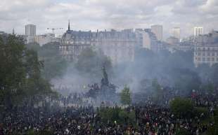 francia, scontri tra manifestanti e polizia 1 maggio 2023 3