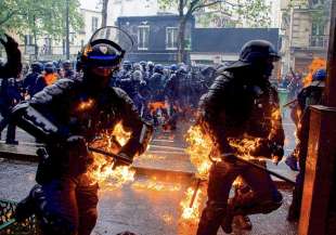 francia, scontri tra manifestanti e polizia 1 maggio 2023 9