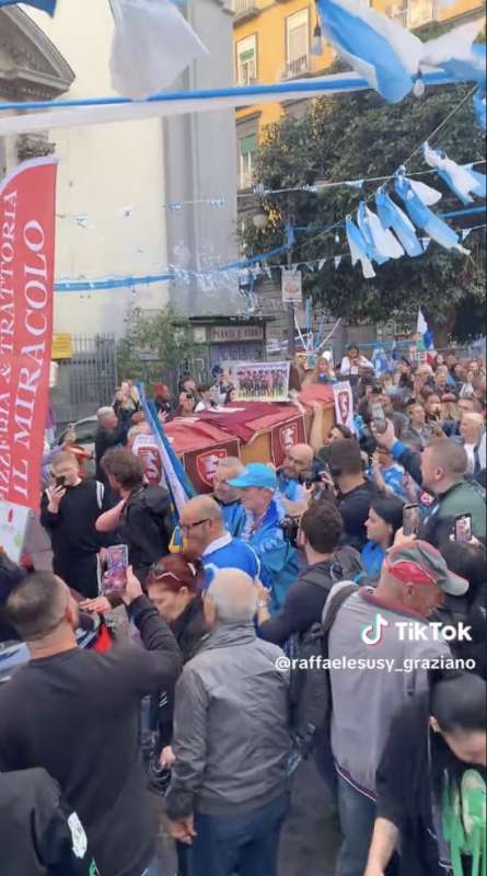 funerale della salernitana alla festa scudetto del napoli 3