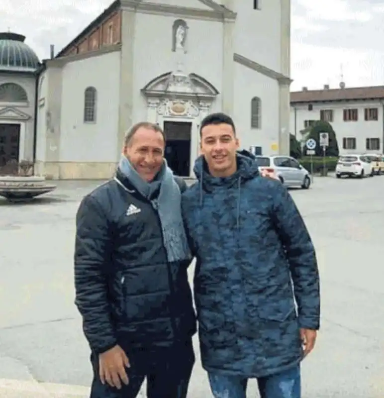 Gabriel Martinelli con il padre Joao Carlos a Lauriano nel 2019