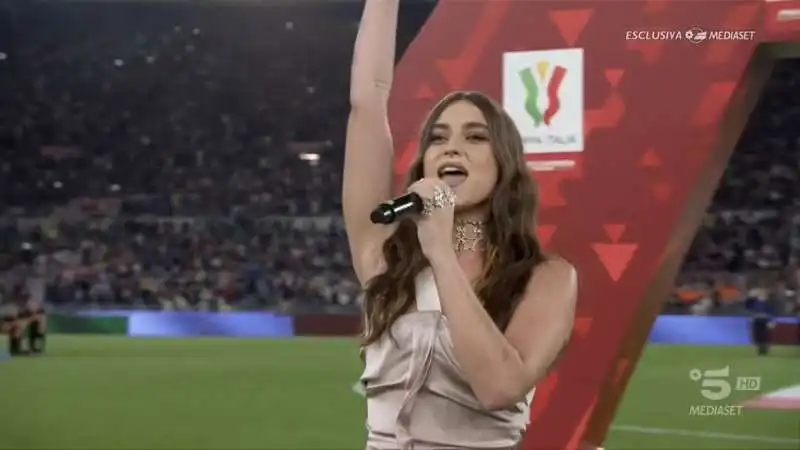 GAIA GOZZI CANTA L INNO DI MAMELI DURANTE LA FINALE DI COPPA ITALIA  