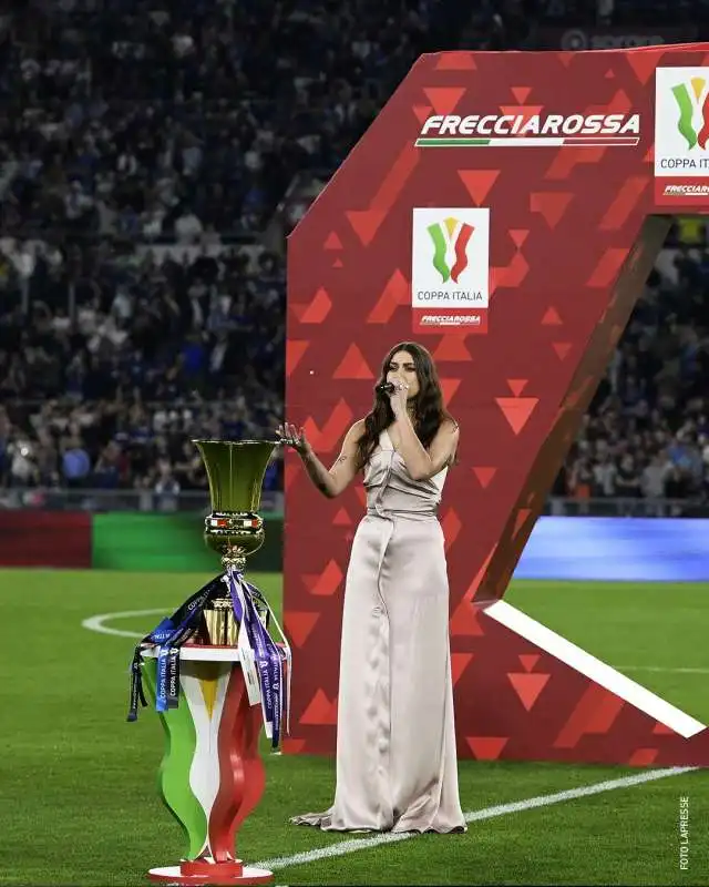 GAIA GOZZI CANTA L INNO DI MAMELI DURANTE LA FINALE DI COPPA ITALIA  