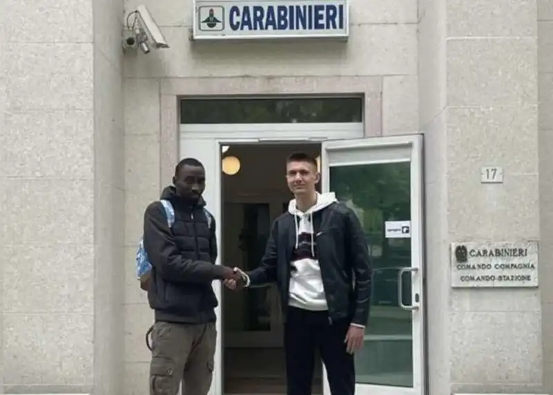 GAMBIANO TROVA PORTAFOGLIO E LO RESTITUISCE AL PROPRIETARIO - TREVISO 